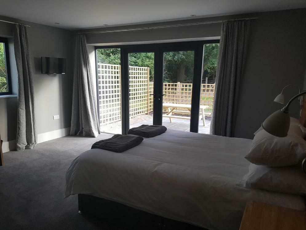 Oak & Hazel, Heath Row Barn Apartment โอเวอร์ตัน ภายนอก รูปภาพ