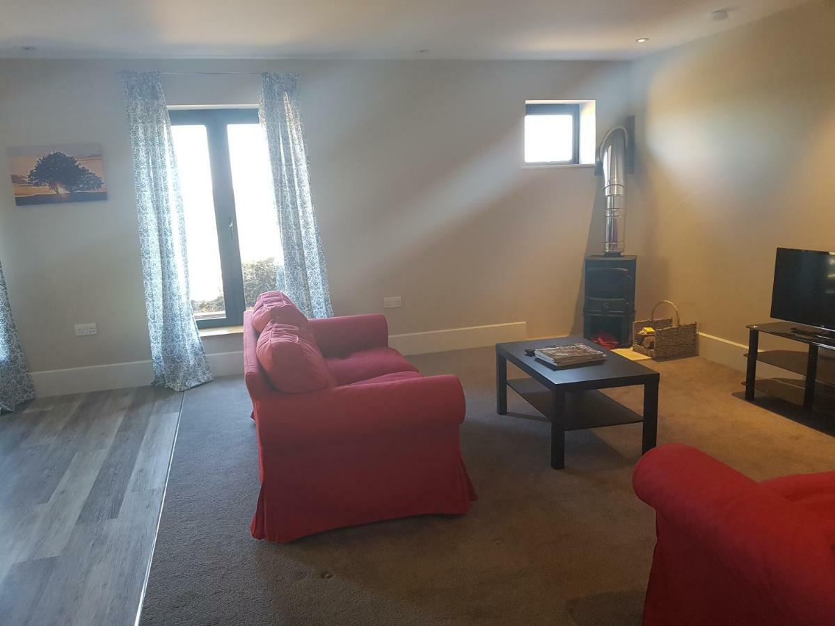 Oak & Hazel, Heath Row Barn Apartment โอเวอร์ตัน ภายนอก รูปภาพ